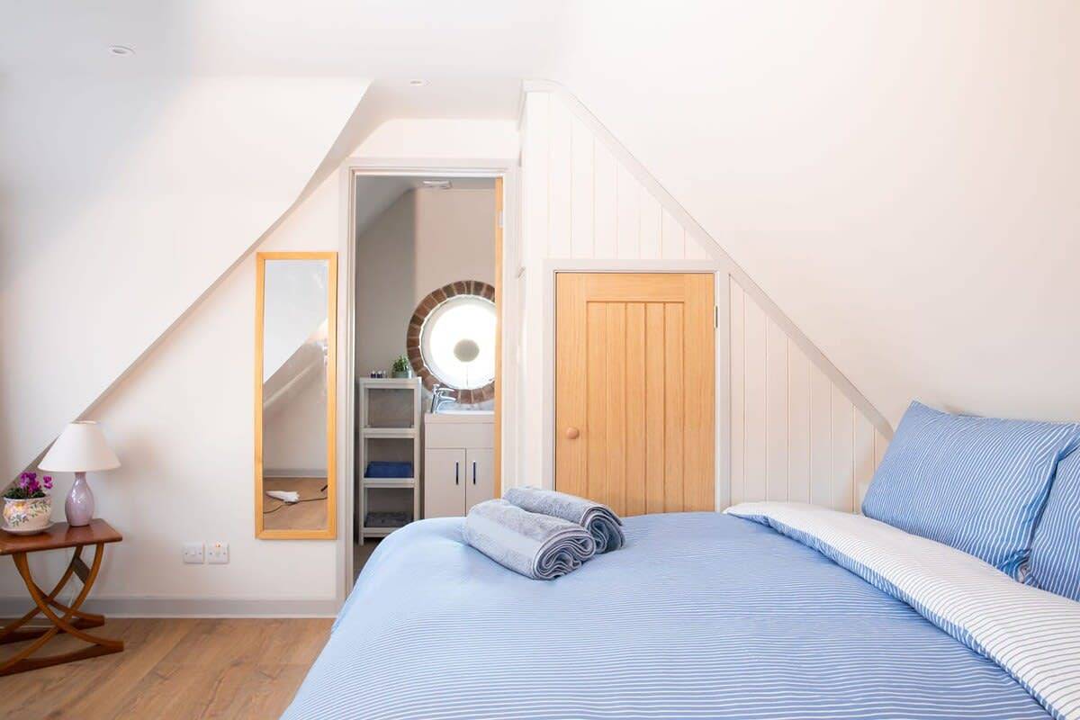 Stylish & cosy annexe in pretty sailing village in West Itchenor, Sussex Occidental