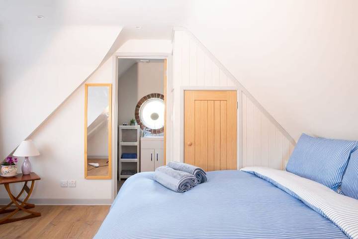Stylish & cosy annexe in pretty sailing village in West Itchenor, West Sussex