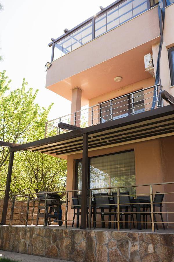 Casa rural para 12 personas, con jacuzzi y jardín en Bulgaria