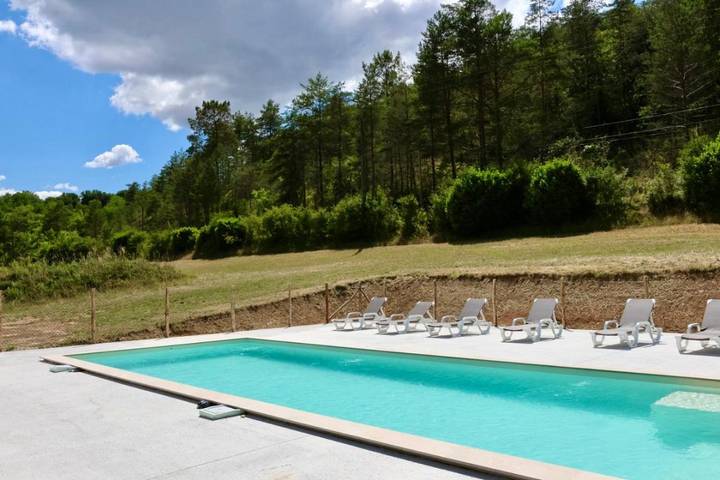 Location de vacances pour 6 personnes, avec Terrasse et Jardin ainsi que Piscine et Vue à Rouffignac-Saint-Cernin-de-Reilhac - 2