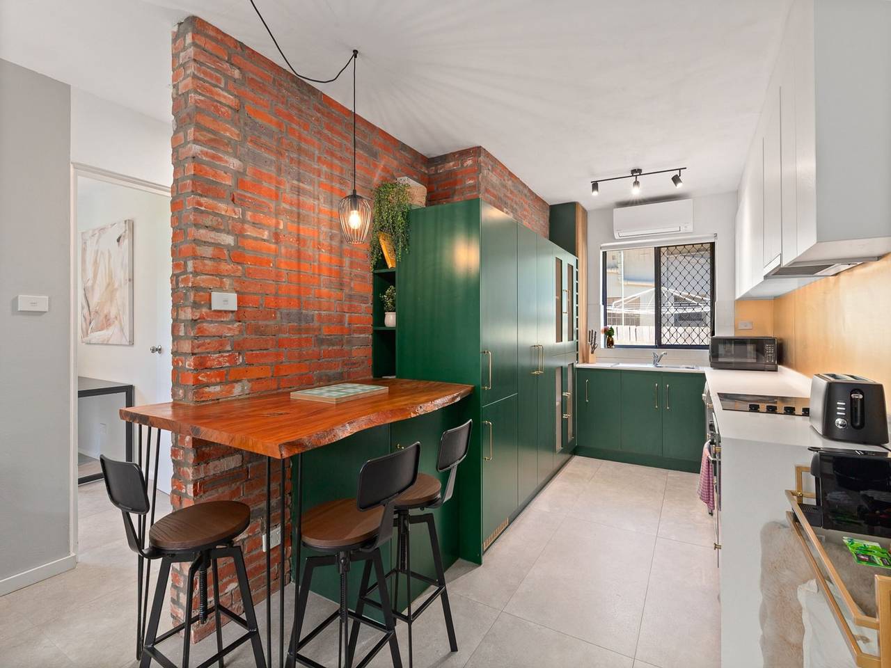 Entire apartment, Easy Beach Access from Tranquil Retreat in Sydney, New South Wales