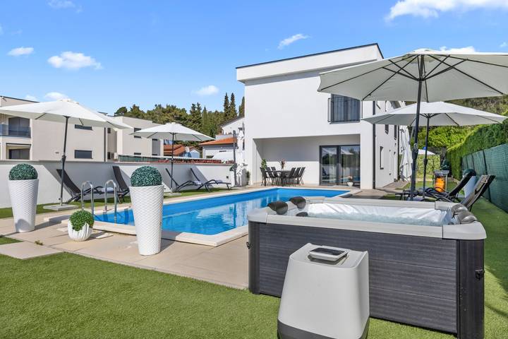 Villa for 8 people, with pool and terrace in Poreč