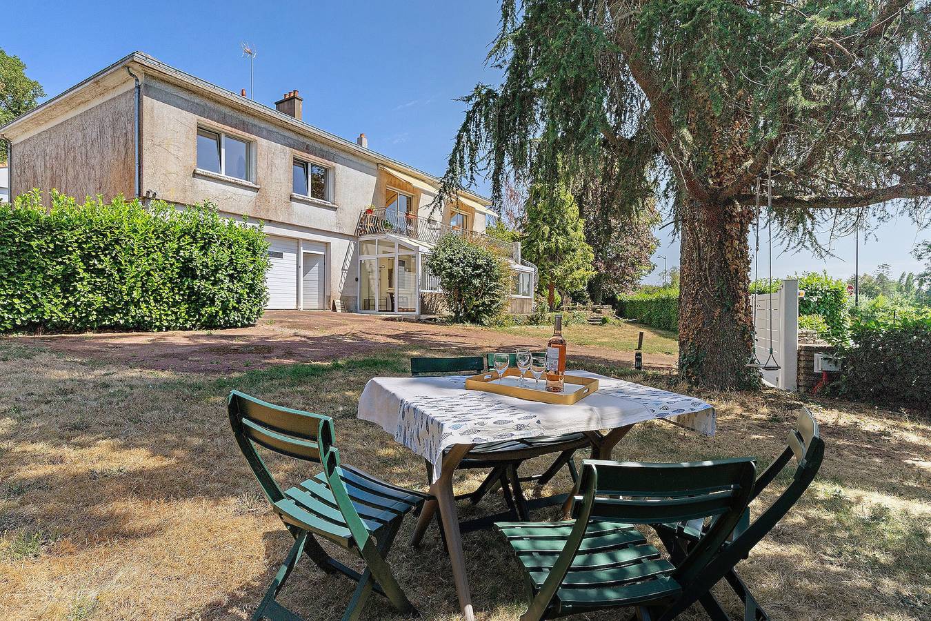 Holiday Home “Gîte De Chaussac” with Wi-Fi in Saint-Laurent-sur-Sèvre, La Roche-sur-Yon region