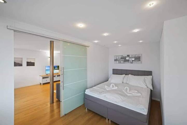 Ganze Wohnung, Book2stay: Lakefront Apt w/Balcony, near Harbor & Station in Romanshorn, Obersee (Bodensee)