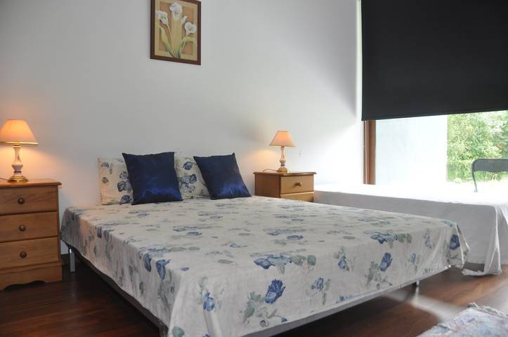 Alojamiento y desayuno para 5 personas, con Balcón/Terraza además de Jardín y Vistas en Espadanal - 3