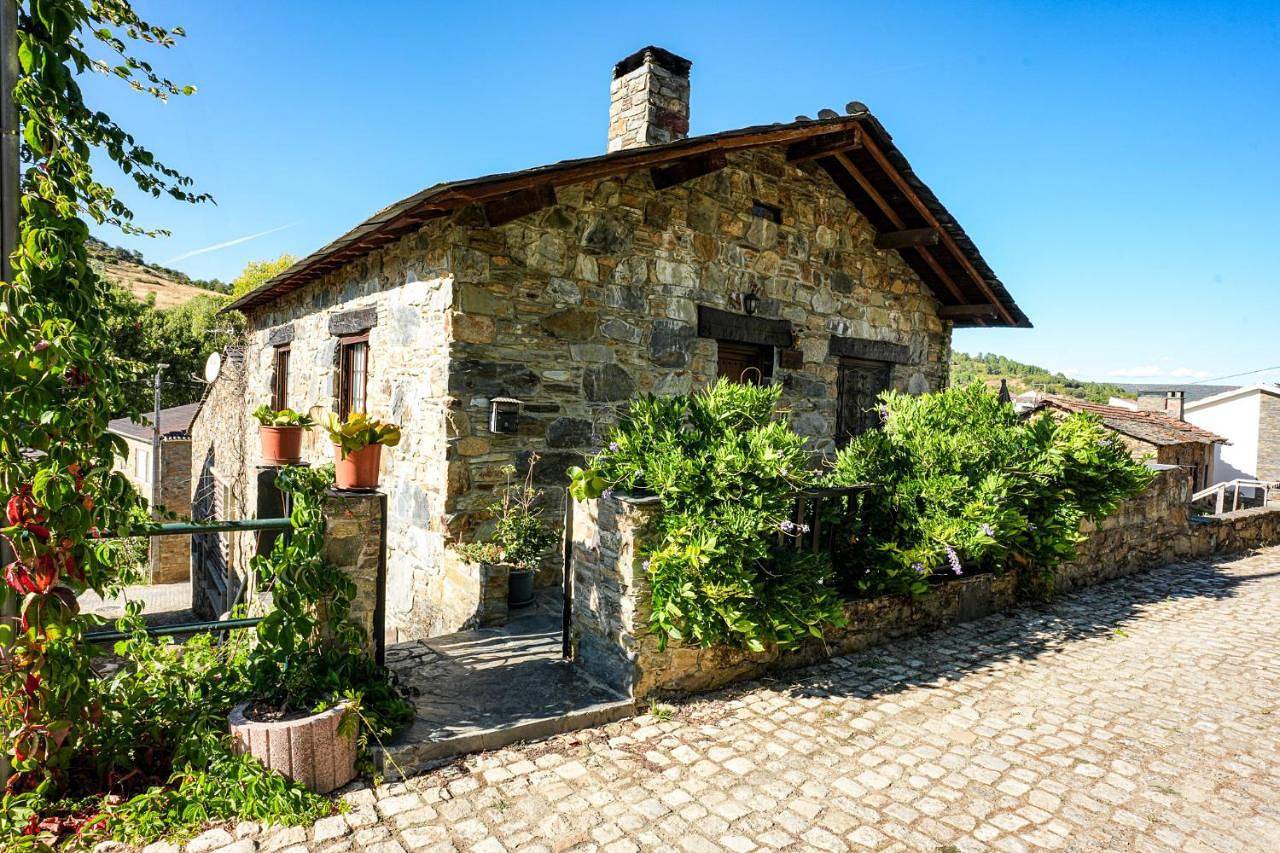Three-Bedroom House in Rabal, Montesinho