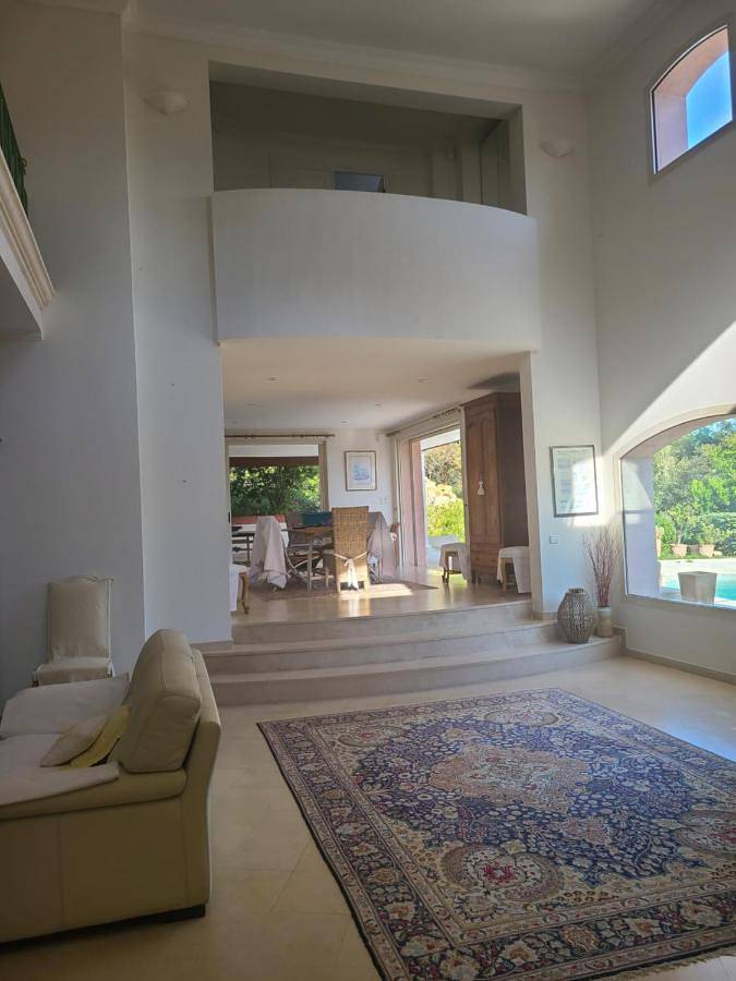 Gîte pour 2 personnes, avec jardin et piscine ainsi que vue et terrasse à Garéoult - 4