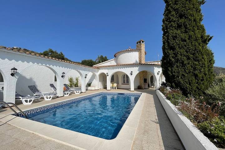 Villa for 6 people, with pool and garden as well as terrace - 1