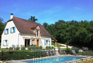 Cottage pour 8 personnes, avec jardin ainsi que terrasse et piscine à Loubressac