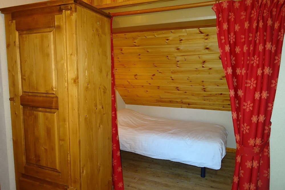 Apartamento entero, 4/6 person duplex apartment in chalet, balcony, swimming pool in La Chapelle-en-Valgaudémar, Parque Nacional de los Ecrins