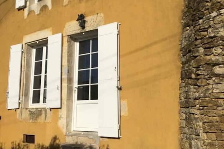 Location de vacances pour 13 personnes, avec terrasse à La Réorthe