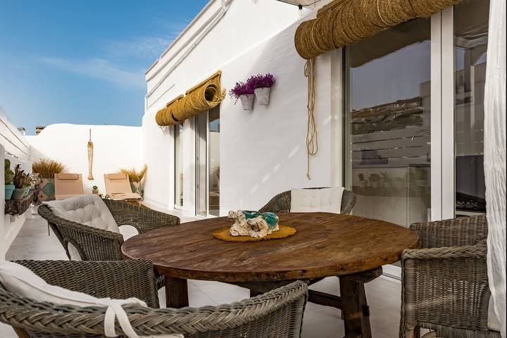 Ferielejlighed for 7 personer, med havblik og terrasse, husdyr tilladt - 1