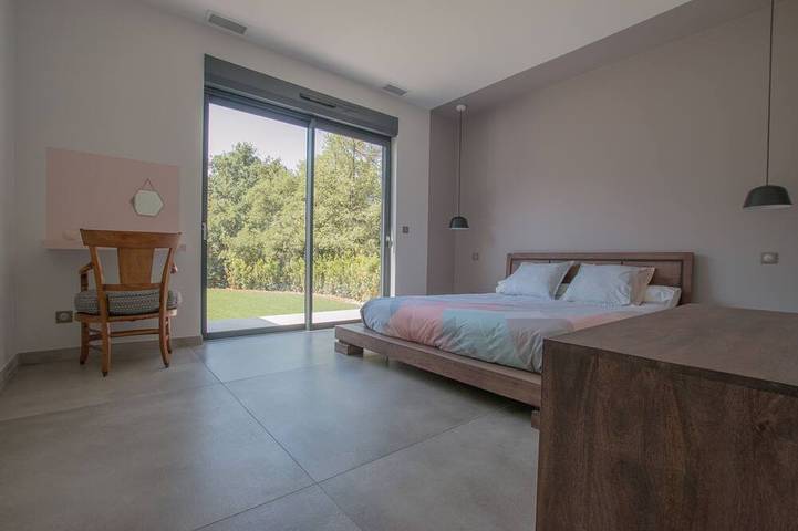 Location de vacances pour 9 personnes, avec jardin et terrasse à Châteauneuf-Grasse - 2