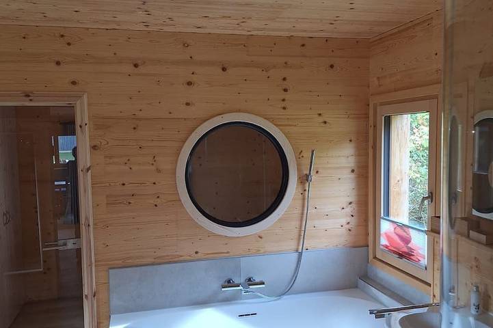 Wellness trifft Allgäuer Hofidylle. Chalet mit Sauna, Whirlpool & Extras. in Altusried, Bayerisch Schwaben