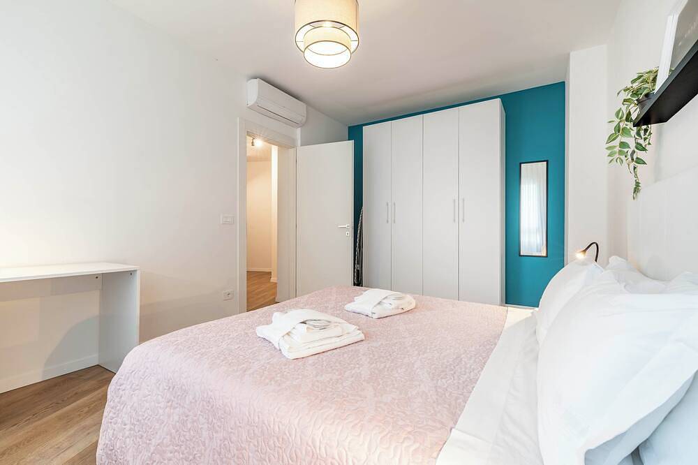 Appartamento intero, City Center Mestre - 15 min to Venice (Free Wifi and Park), New Modern House in Venezia, Provincia di Venezia