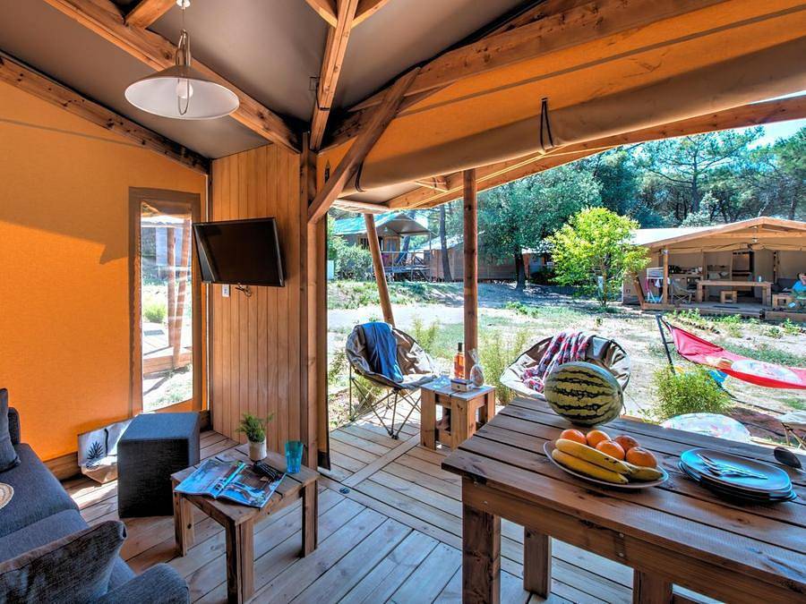 Flower Camping Le Conleau - Safarizelt 5 personen - Ecolodge Cotton Toilée Confort 32m² (2 Zimmer) + überdachte Terrasse 11m² + Tv in Vannes, Côte des Mégalithes
