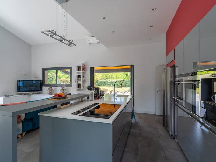 Villa moderna con piscina climatizada, cerca del lago y Biscarrosse, ideal para 14 personas in Biscarrosse, Côte d’Argent