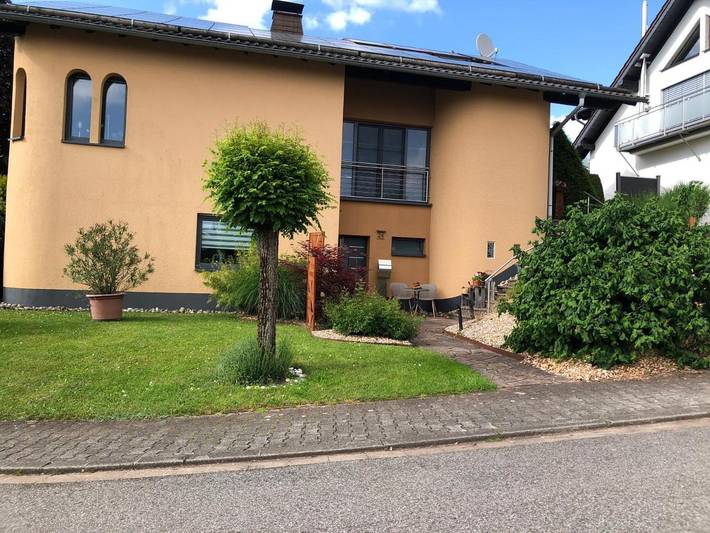 Ferienwohnung für 2 Personen, mit Terrasse und Ausblick in Oberthal