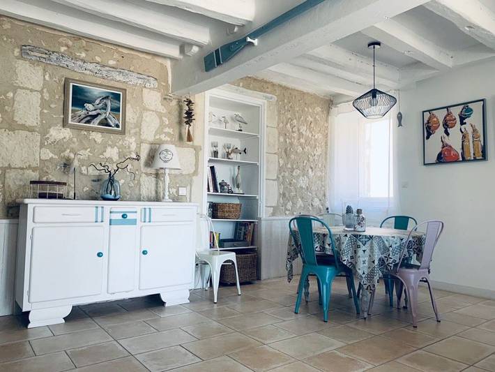 Gîte pour 6 personnes, avec jardin ainsi que vue sur le lac et terrasse