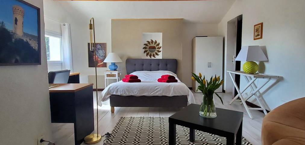 Location de vacances pour 2 personnes, avec jardin ainsi que vue et piscine à Saint-Ambroix - 4