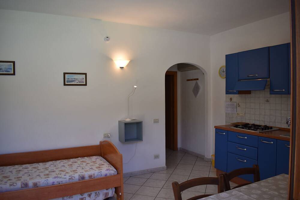 Geheel appartement, 2-Room apartment with terrace overlooking the sea, private parking in Rio nell'Elba, Riotorto