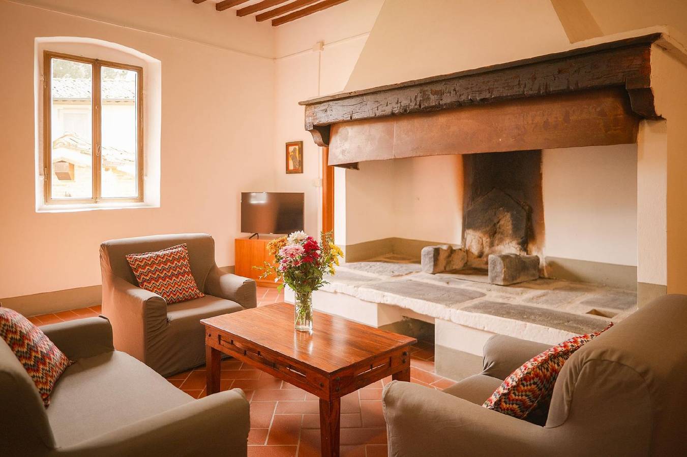 Appartement de vacances entier, Spacious apartment with 3 bedrooms and 3 bathrooms in Reggello, Valdarno