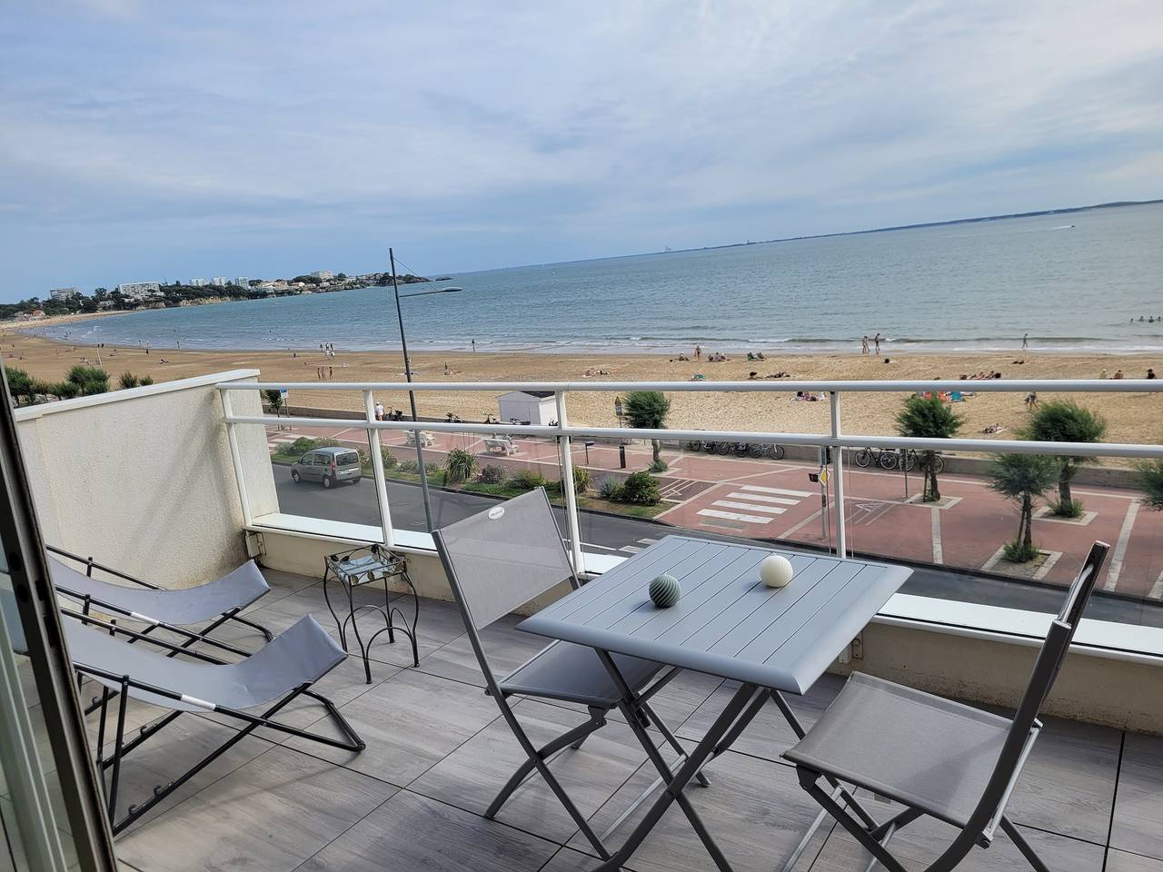 Entire apartment, “Sea View” Apartment with Private Terrace, Ocean View, and Shared Internet in Royan, Côte de Beauté