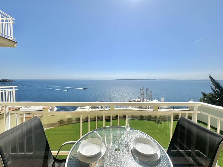 Ferienwohnung für 4 Personen, mit Terrasse und Meerblick sowie Pool und Garten, kinderfreundlich in Roses