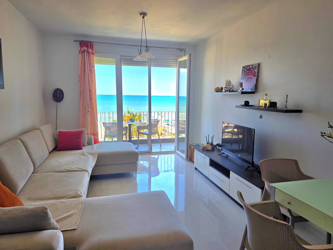 Geheel appartement, Vakantieappartement voor 3 personen met balkon in Durrës (stad), Albanië