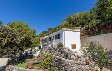 Ferienhaus für 4 Personen, mit Terrasse und Ausblick auf Rab