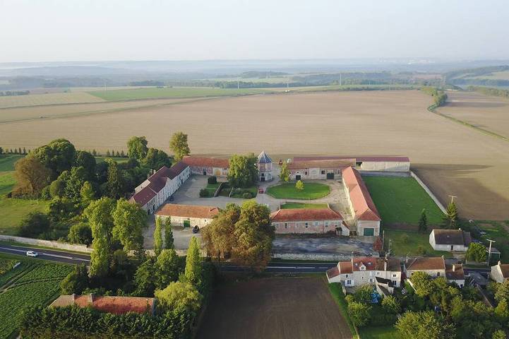 Gîte pour 8 personnes, avec terrasse et jardin à Le Plessis-Placy