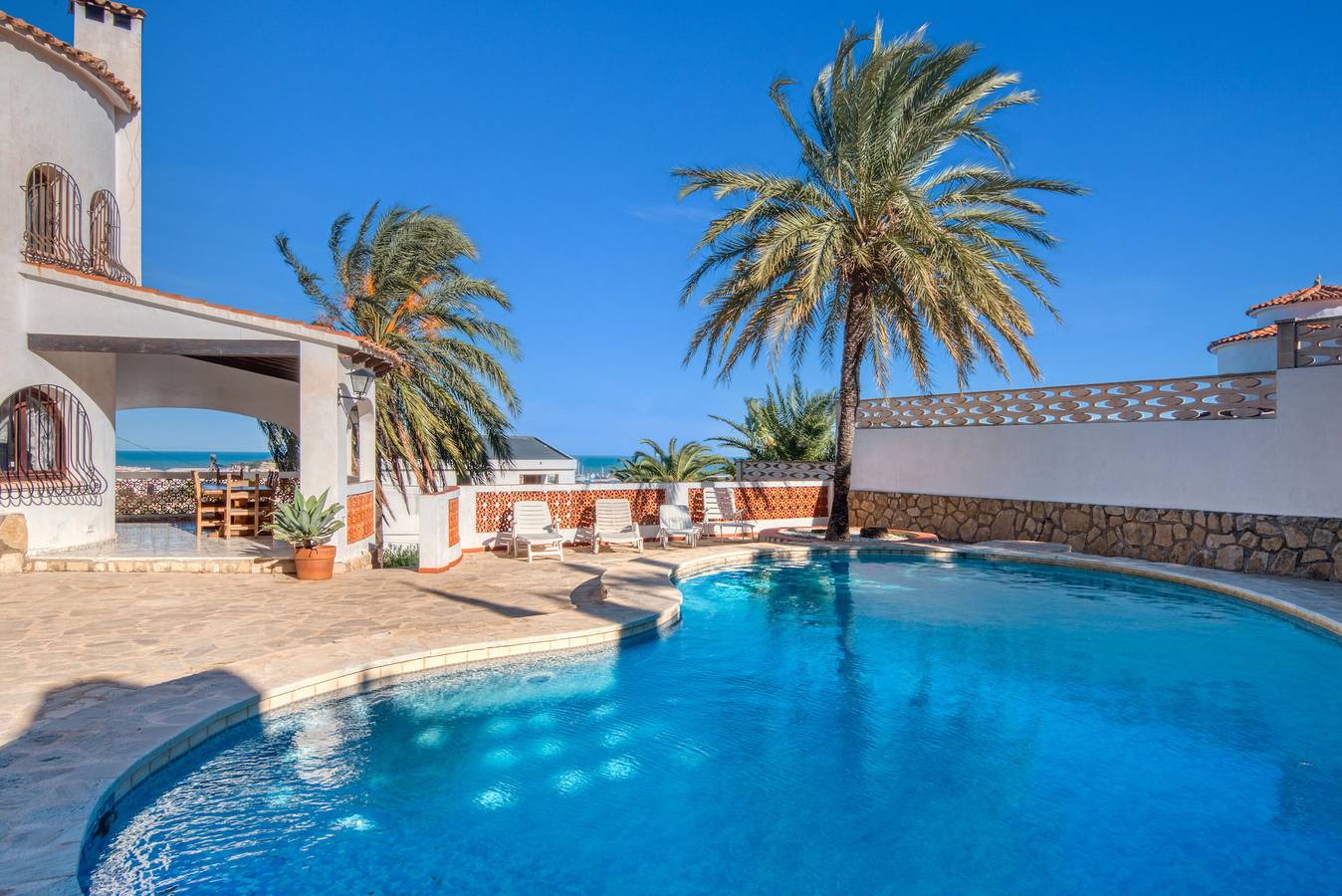 Villa 'Úrsula' con vistas a la montaña, Wi-Fi y aire acondicionado in Montgó, Dénia