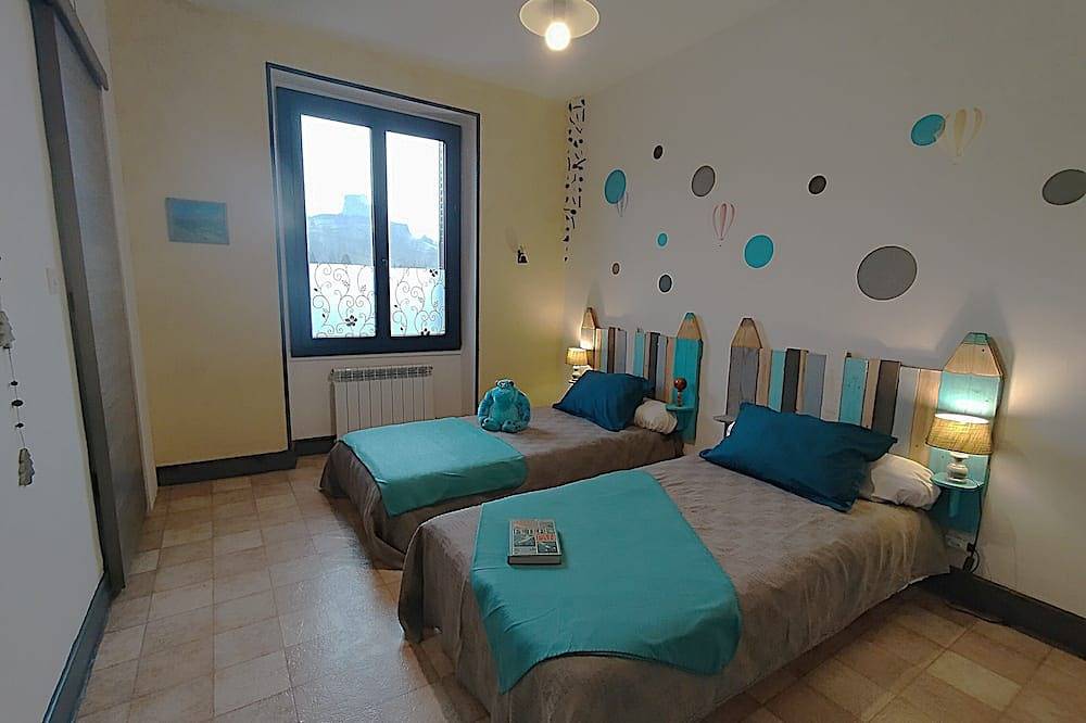 Appartement entier, Le Sancy vue sur château de Murol location vacances in Murol, Parc naturel régional des Volcans d'Auvergne