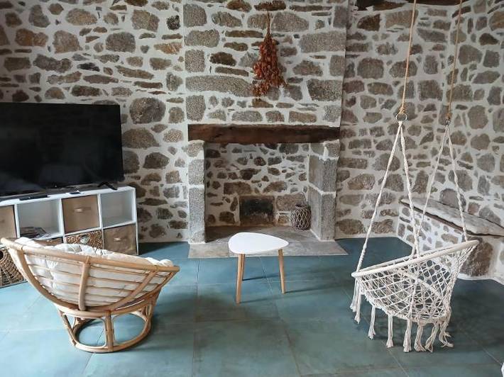 Gîte pour 2 personnes, avec Terrasse ainsi que Jardin et Vue à Junhac - 2