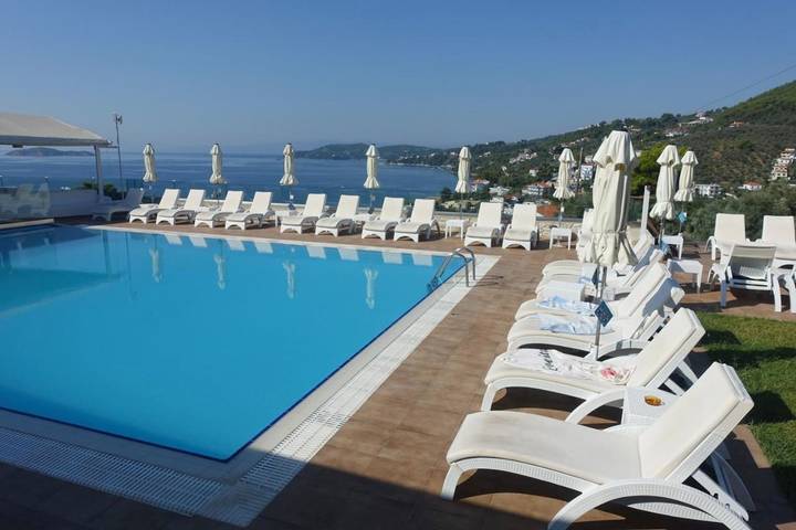 Hotel for 3 personer, med pool og udsigt samt have - 1