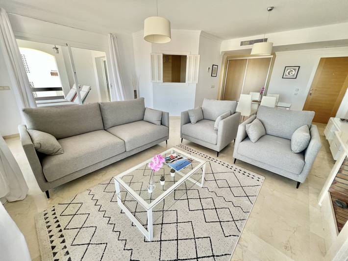 Apartamento para 4 personas, con Balcón además de Terraza y Piscina en Ojén