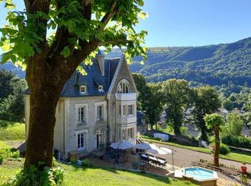 Manoir pour 15 personnes, avec jardin et piscine ainsi que terrasse et jacuzzi en France