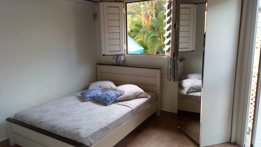 Location de vacances pour 2 personnes, avec terrasse et piscine à Le Gosier - 4