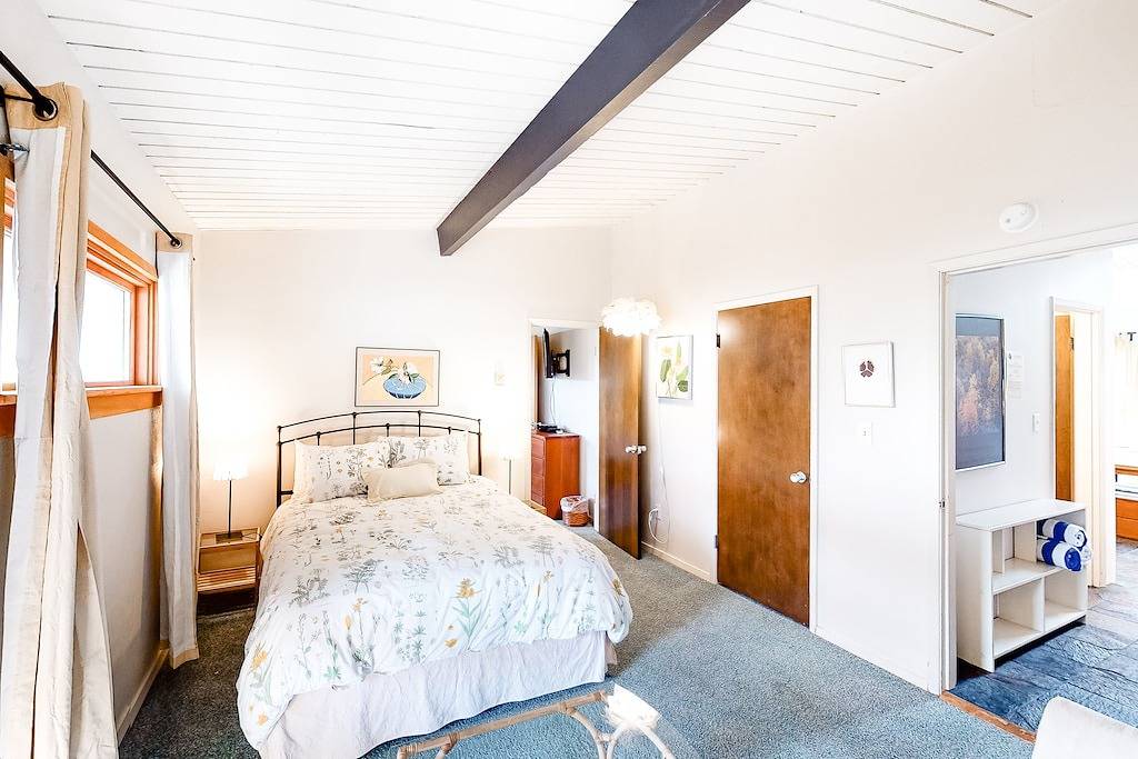 Ganze Wohnung, Sunny, direkt am Meer Wohnung w / tolle Aussicht und einfach Zugang zum Strand in Gearhart, Clatsop County