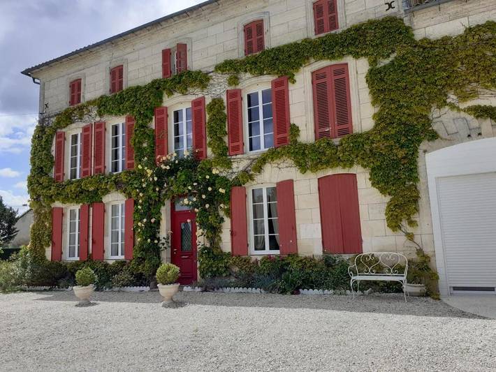 Gîte pour 9 personnes, avec Balcon et Terrasse ainsi que Jardin et Vue à Rouffignac