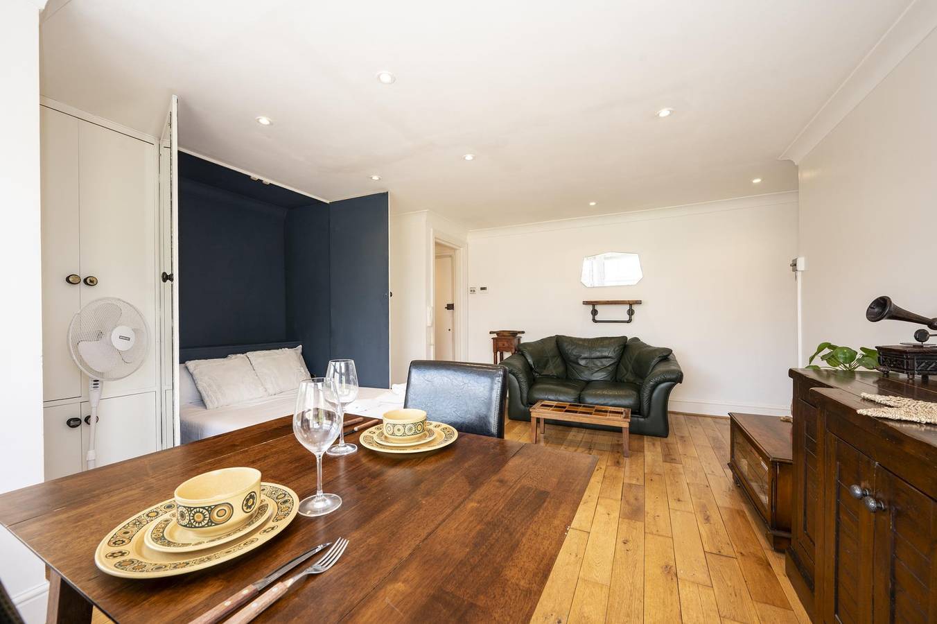 Entire apartment, Bright & Peaceful Apartment Near Kingston Centre - Pass the Keys in Kingston upon Thames, London