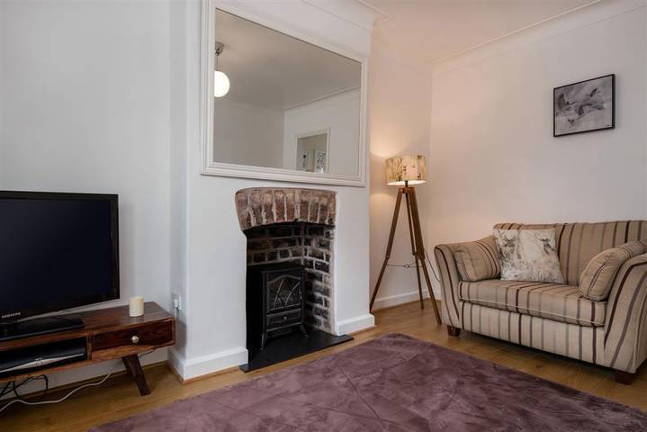 Log cabin for 4 people, with garden, with pets in Llandudno