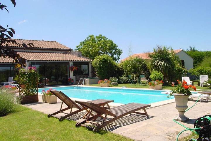 Location de vacances pour 4 personnes, avec Terrasse et Jardin à Saint-Martial-de-Mirambeau