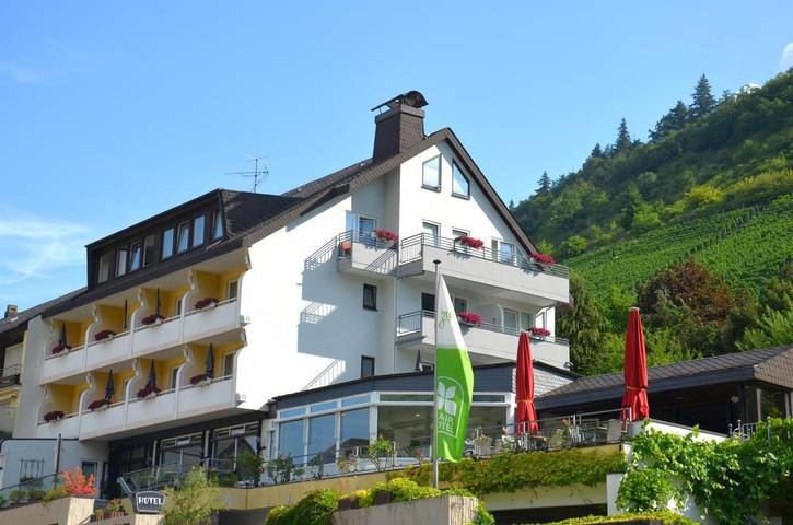 Hotel, mit Terrasse und Garten in Reichsburg Cochem