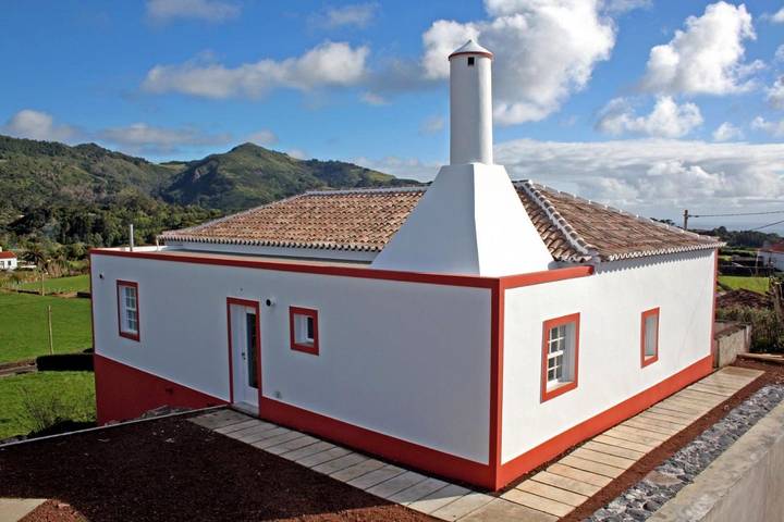 Casa de férias para 8 pessoas, com jardim e vista em Ilha de Santa Maria