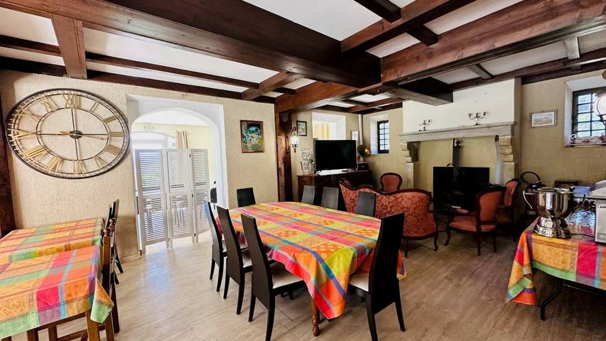 Bed and Breakfast 'Chambre Mansarde' with Wi-Fi in Montélimar, Nyons region
