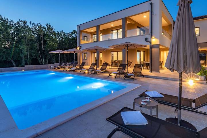 Villa pour 18 personnes, avec jardin et balcon - 1