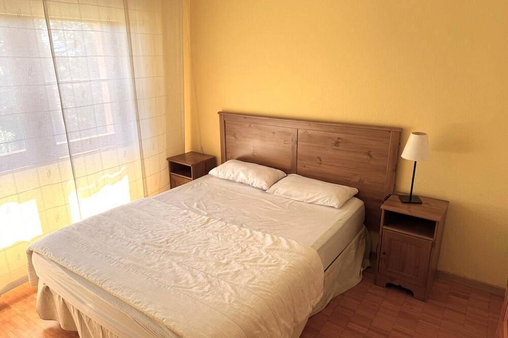 Appartement entier, Appartement Piscine Communaute, Vues & 5 Pers in Enveitg, Parc naturel régional des Pyrénées catalanes