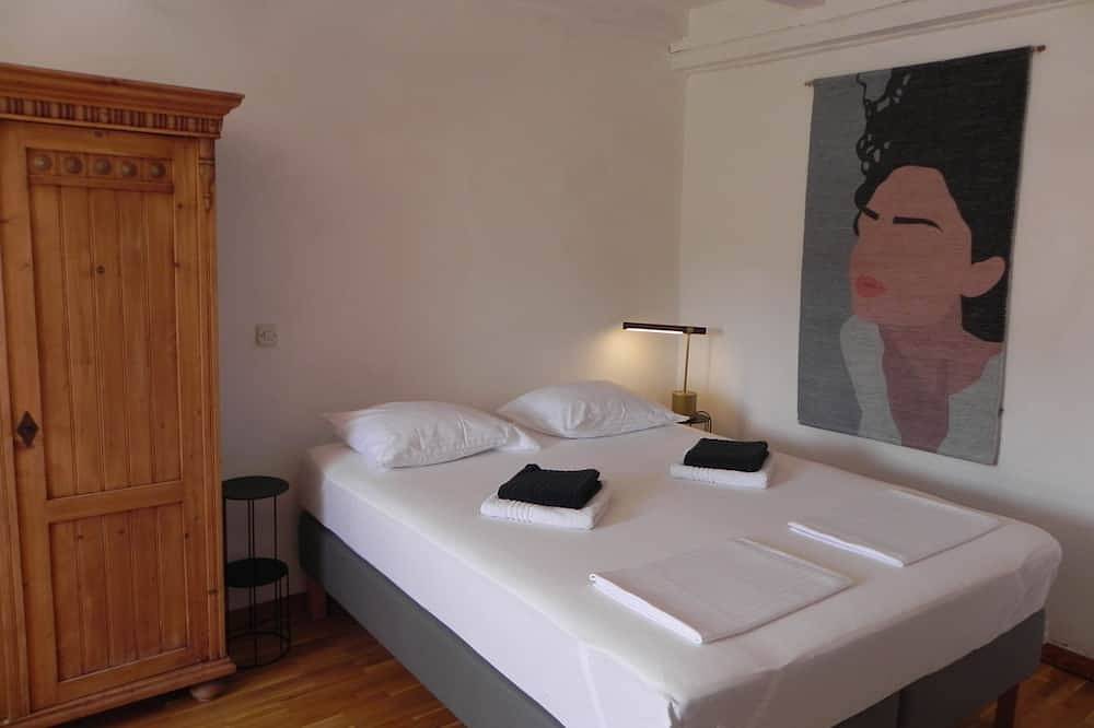 Villa on the edge of a medieval town near Dubrovnik, 5-minute walk to the beach in Cavtat, Dubrovnik-Neretva