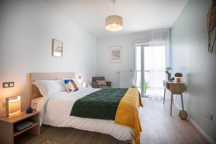Appart’hôtel pour 2 personnes, avec Balcon ainsi que Terrasse et Jardin à Cergy
